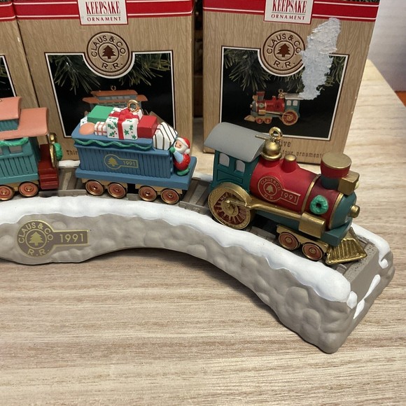 5 PC IN BOXES HALLMARK ORNAMENT TRAIN SET CLAUS & CO R.R. 1991 w Train Trestle - Picture 2 of 5